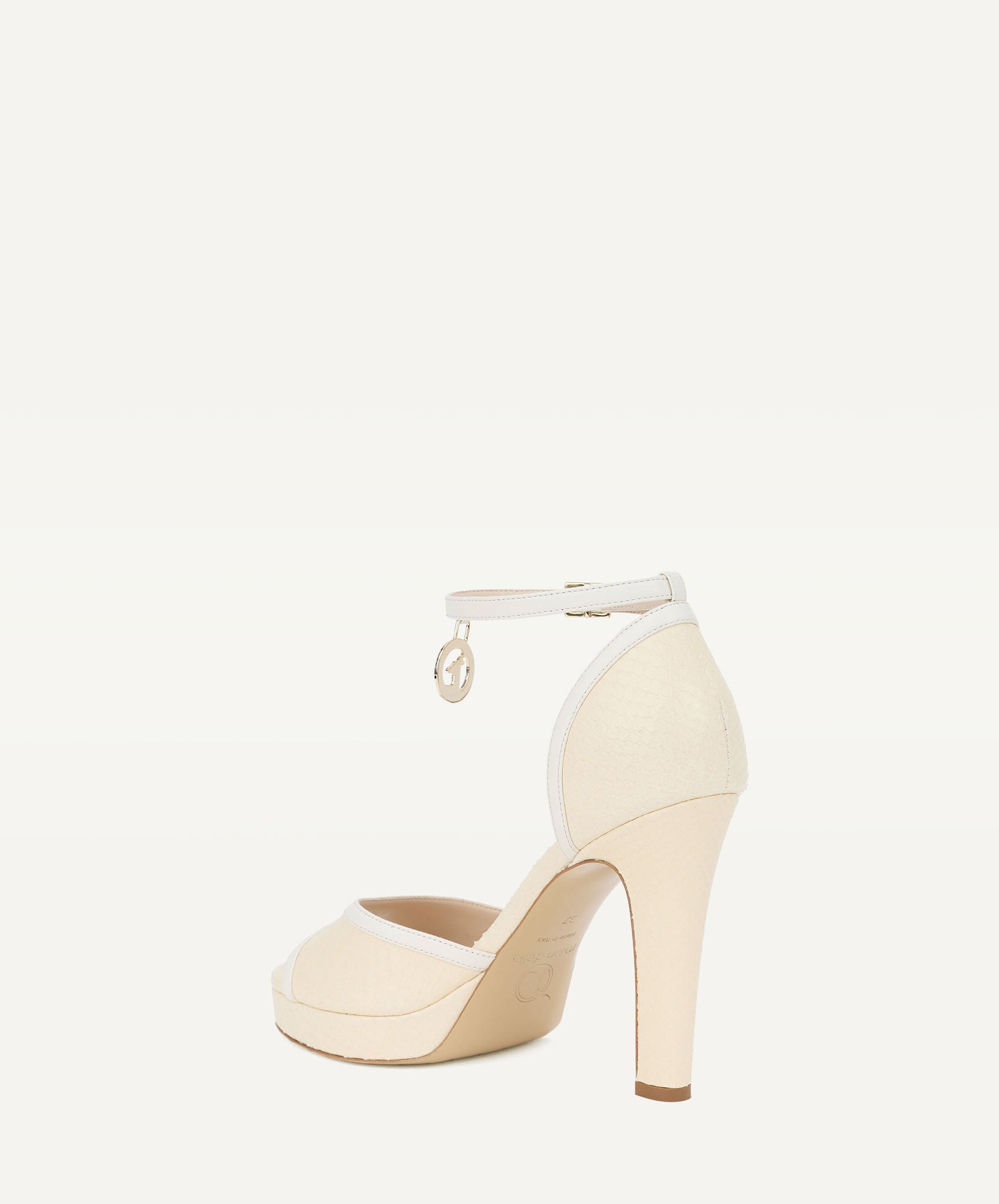 #color_polished-panna