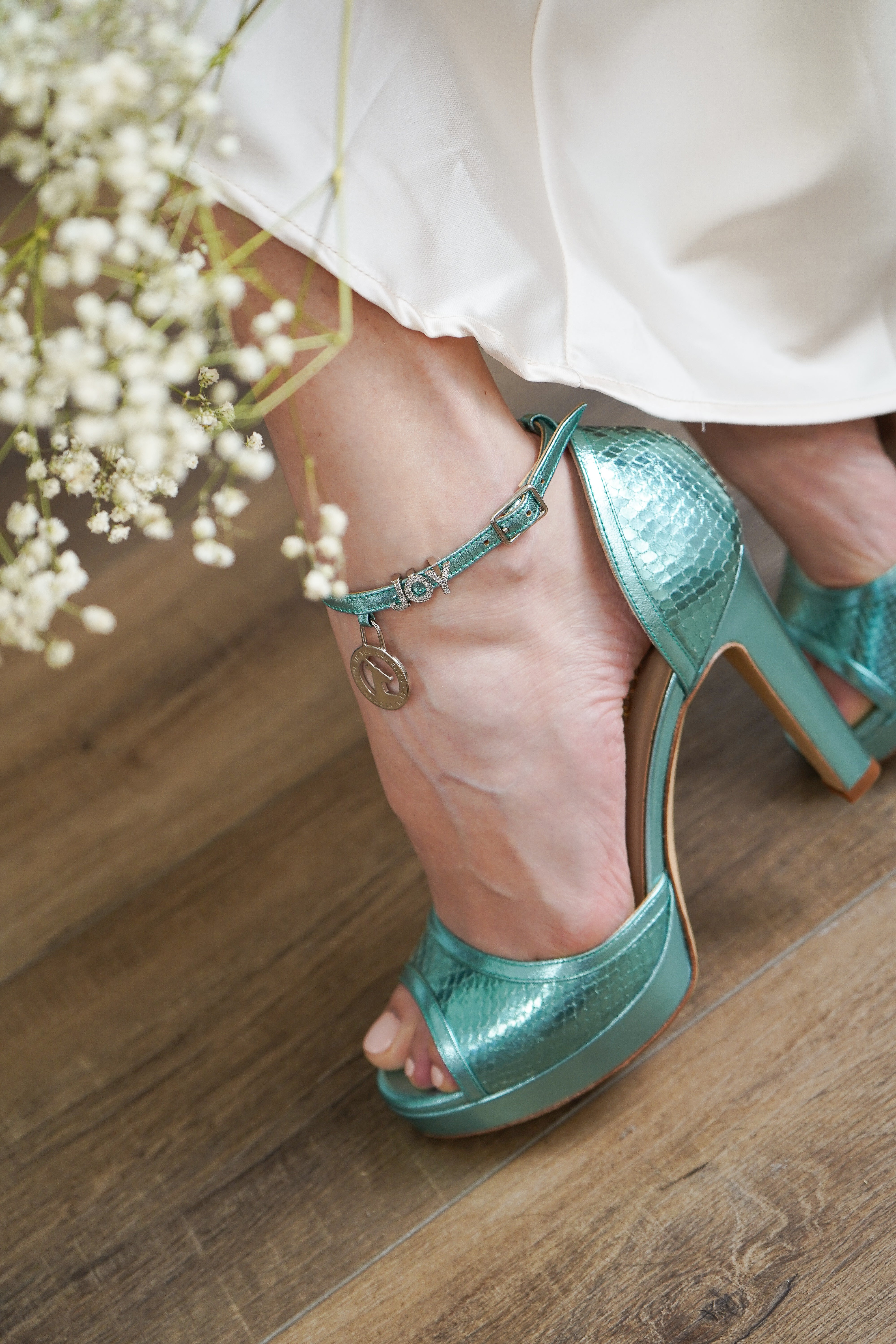 #color_silvery-menta